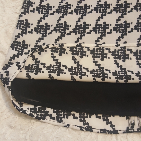 CAbi Houndstooth Broken Check Sleeveless Top - Picture 6 of 9